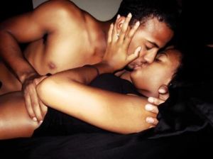 black-couple-kissing-laying-down-e1342504738499