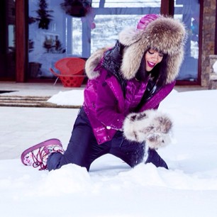 RIHANNA SHARES SEXY BIRTHDAY HOT TUB PICS