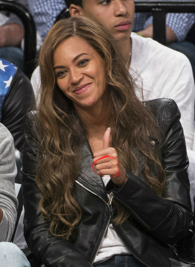 2-Jay-Z-and-Beyonce-Nets-Game-May-2