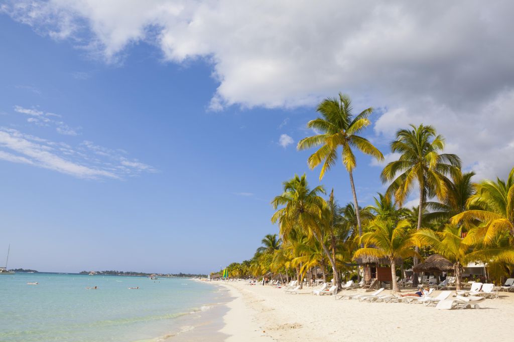 Idyllic white sand beach, Negril, Jamaica