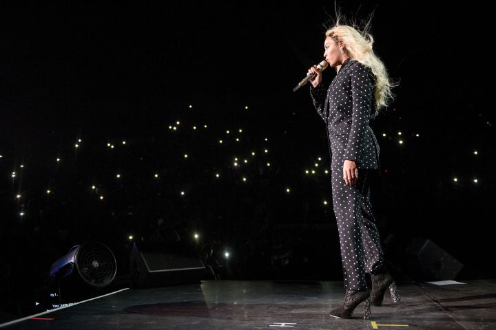 Jay Z & Beyonce hit the stage at CSU for ‘Get Out The Vote’ [Photos]