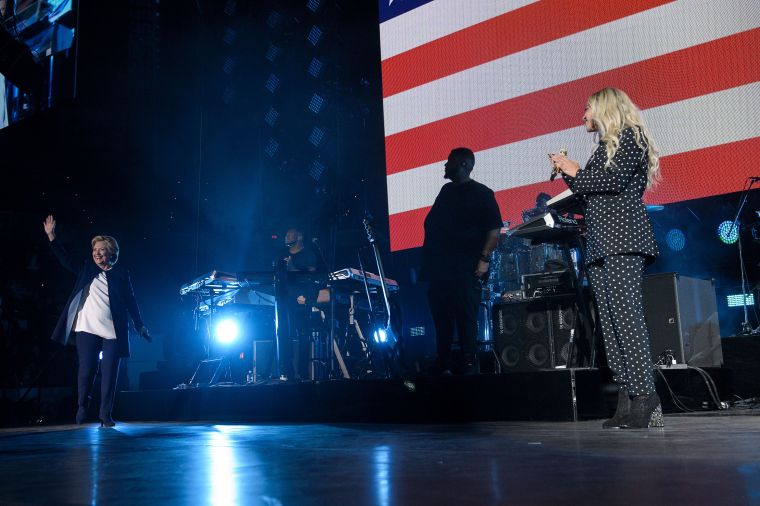 Jay Z & Beyonce hit the stage at CSU for ‘Get Out The Vote’ [Photos]