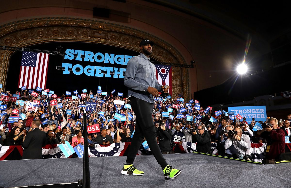 Hillary Clinton Campaigns In Crucial States Ahead Of Tuesday's Presidential Election