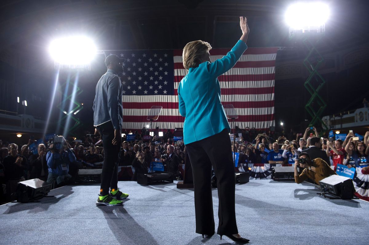 US-VOTE-DEMOCRATS-CLINTON