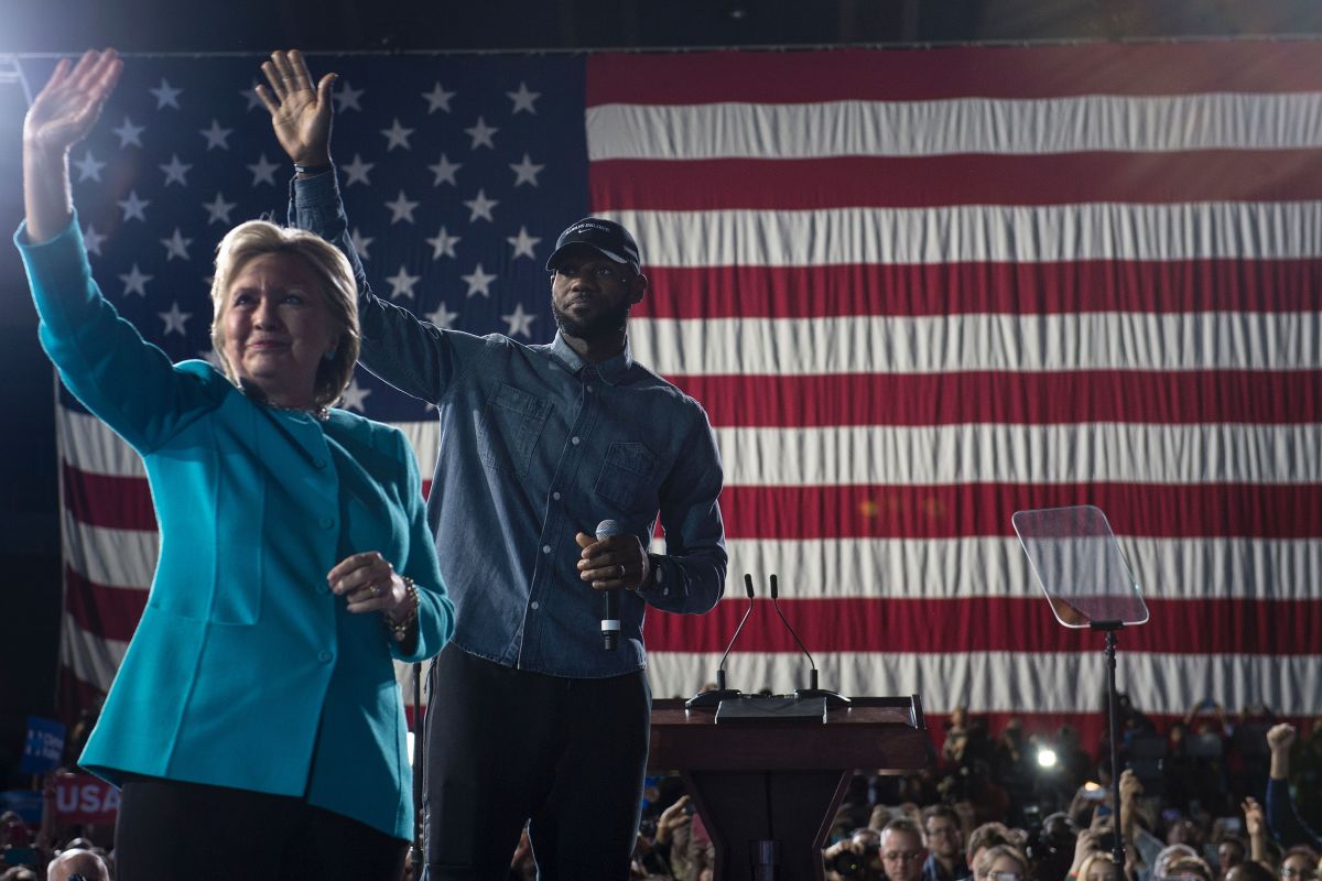 US-VOTE-DEMOCRATS-CLINTON