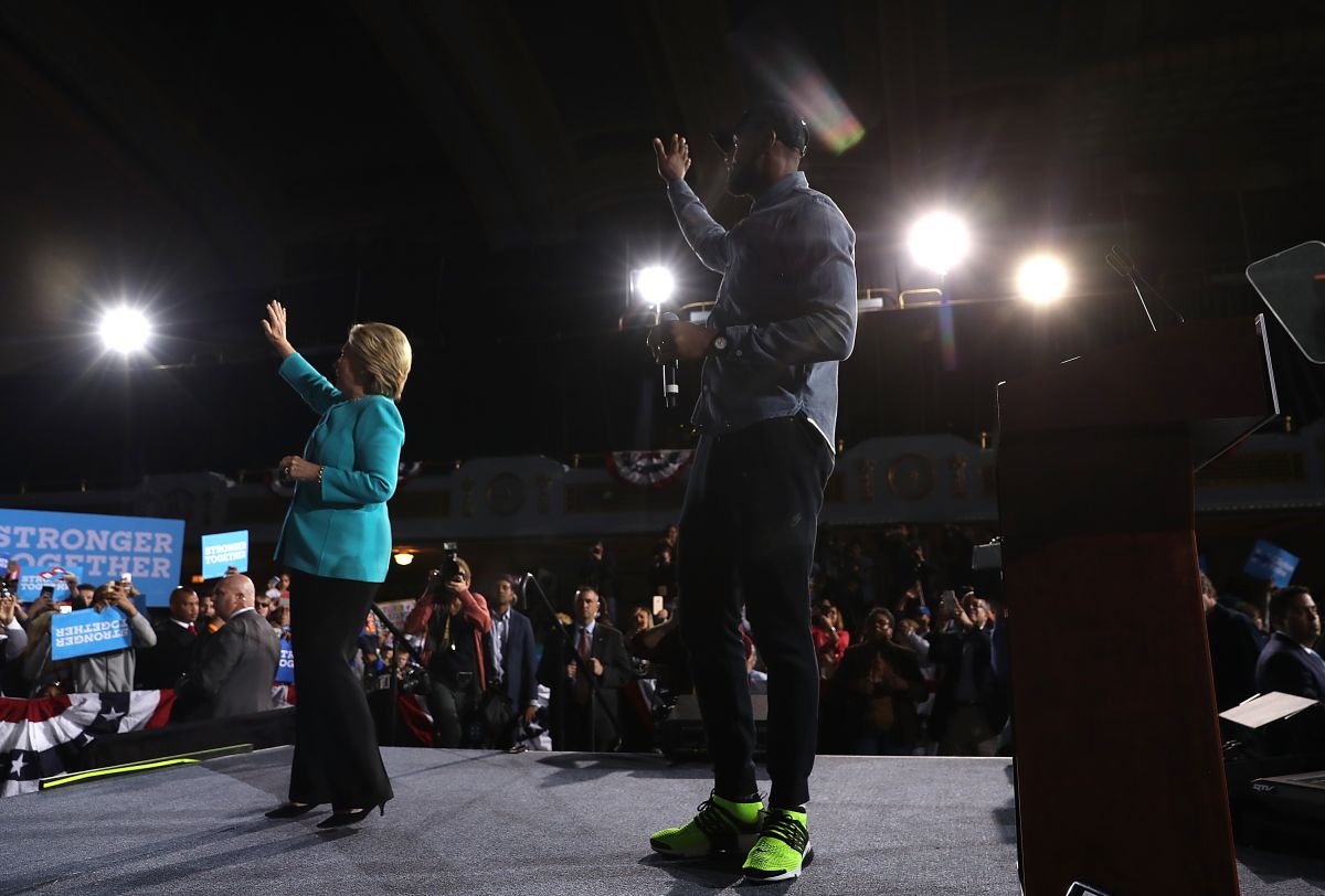 Hillary Clinton Campaigns In Crucial States Ahead Of Tuesday's Presidential Election