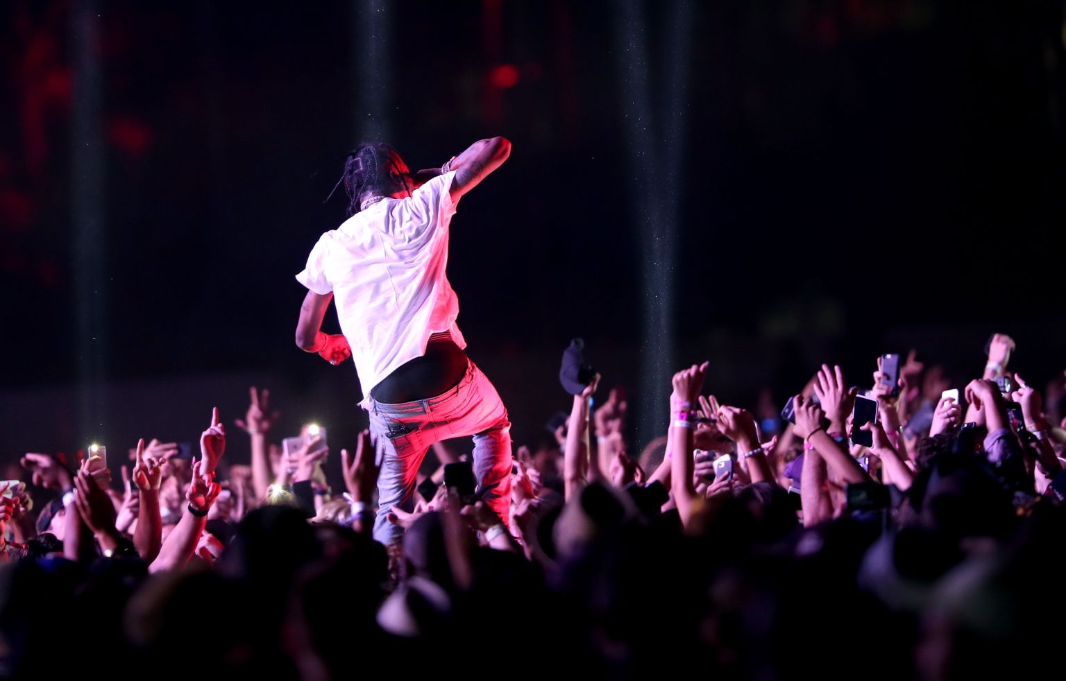 Travis Scott Fans Leap Off Balconies During Raucous NYC Concert Z 107.9