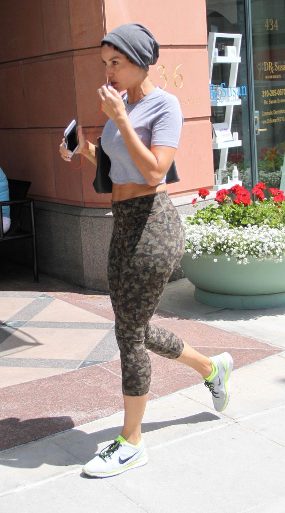 Nicole Murphy goes to a salon in Beverly Hills, CA.