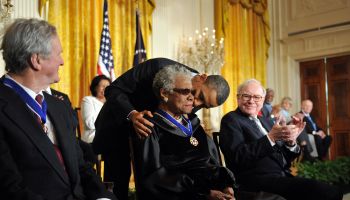 US President Barack Obama (C) kisses Dr.