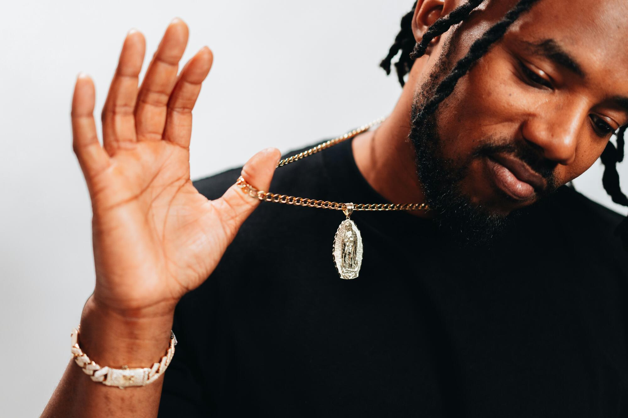 Top gold pieces for a hip-hop inspired jewelry collection